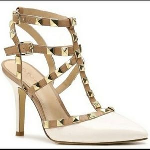 NEW IN BOX BCBG Darron Heels (size 9)